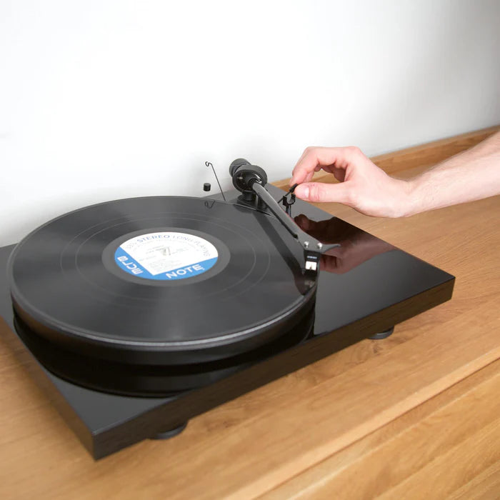 Pro-Ject Audio Debut Carbon EVO 2M Red - Turntable