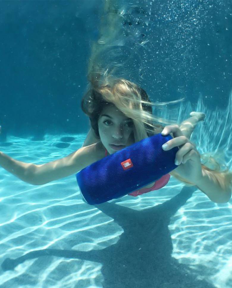 Jbl Flip 4 Portable Bluetooth Waterproof Speaker With Powerful Bass & Microphone